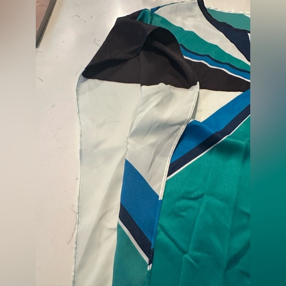 Vince Camuto Women's Geometric Top - Black, Blue, Green size Large - Picture 6 of 7